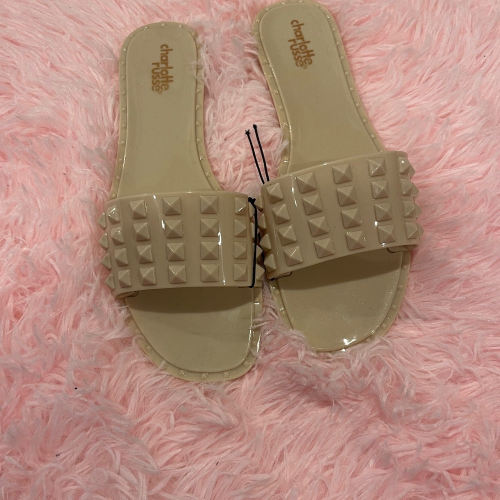 Beige sandals size 7